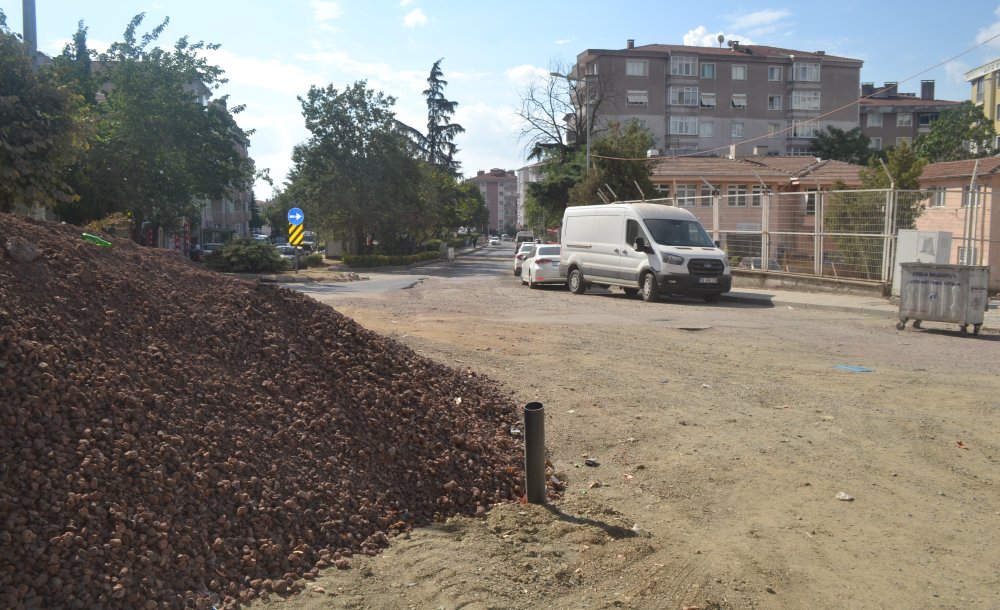 Çorlu Belediyesi Öğrencileri Toz Toprak İçinde Bıraktı 