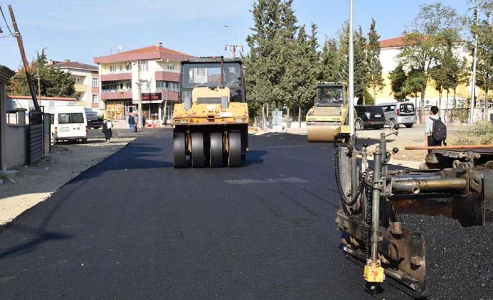 Belediye Ekipleri Asfalt Çalışmalarını Sürdürüyor 