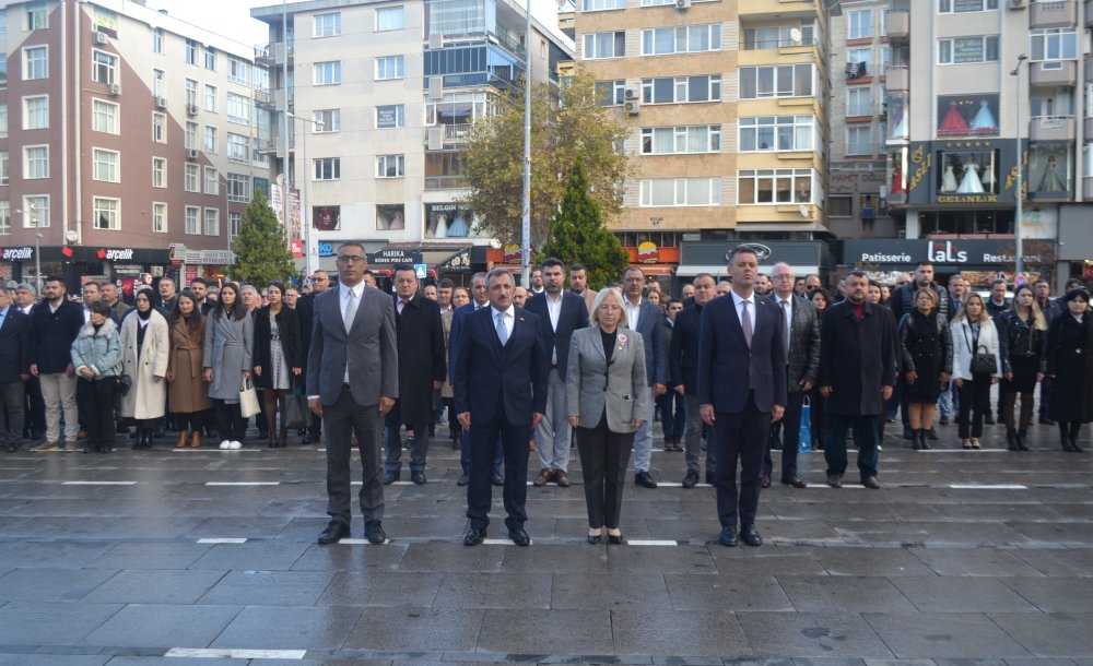 Çorlu'da Öğretmenler Günü Kutlandı 