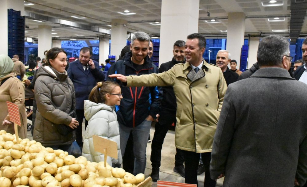 Pazar Yerinde Başkan Sarıkurt'a Büyük İlgi