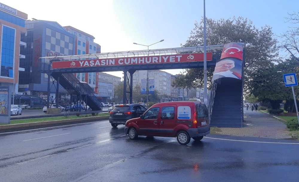 Bu Görüntüler Üst Geçide Yakışmıyor!