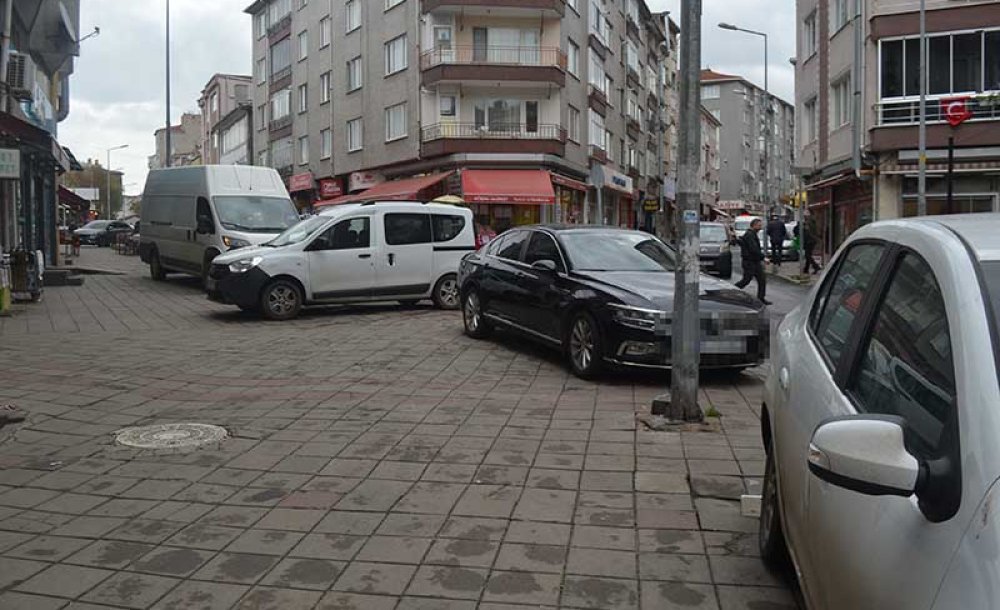 Çorlu'nun Kaldırımları Otopark Oldu