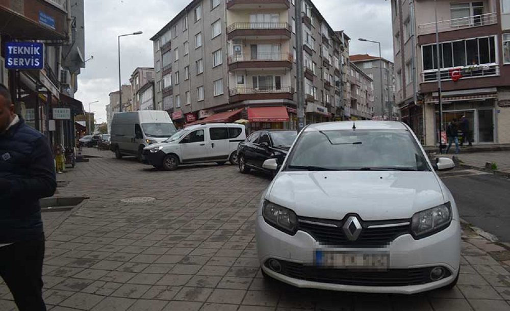 Çorlu'nun Kaldırımları Otopark Oldu