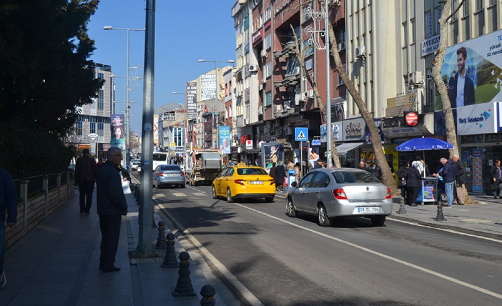 Çöp Kamyonları Trafiği Allak Bullak Ediyor