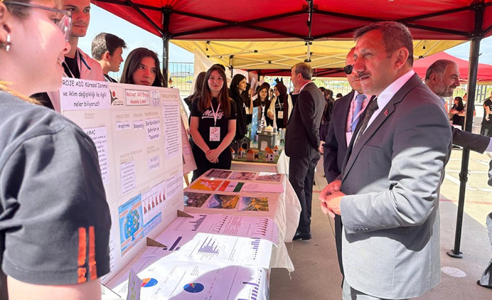 Anadolu Lisesi'nde Bilim Fuarı Düzenlendi 