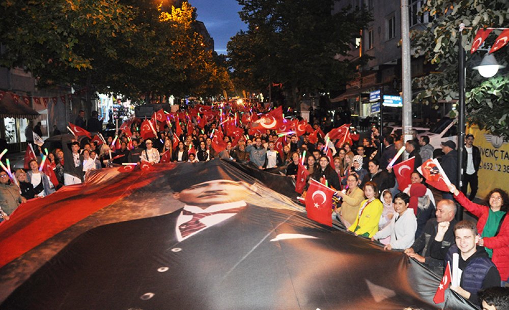 19 Mayıs Coşkusu Gece Boyunca Sürdü 