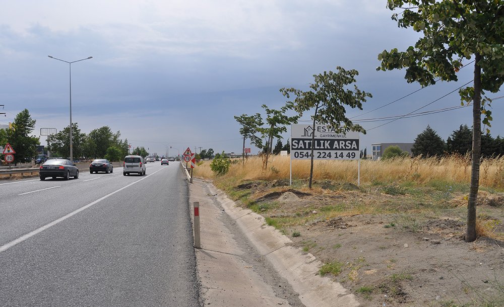 Yol Kenarındaki Kurumuş Otlar Tehlike Yaratıyor 