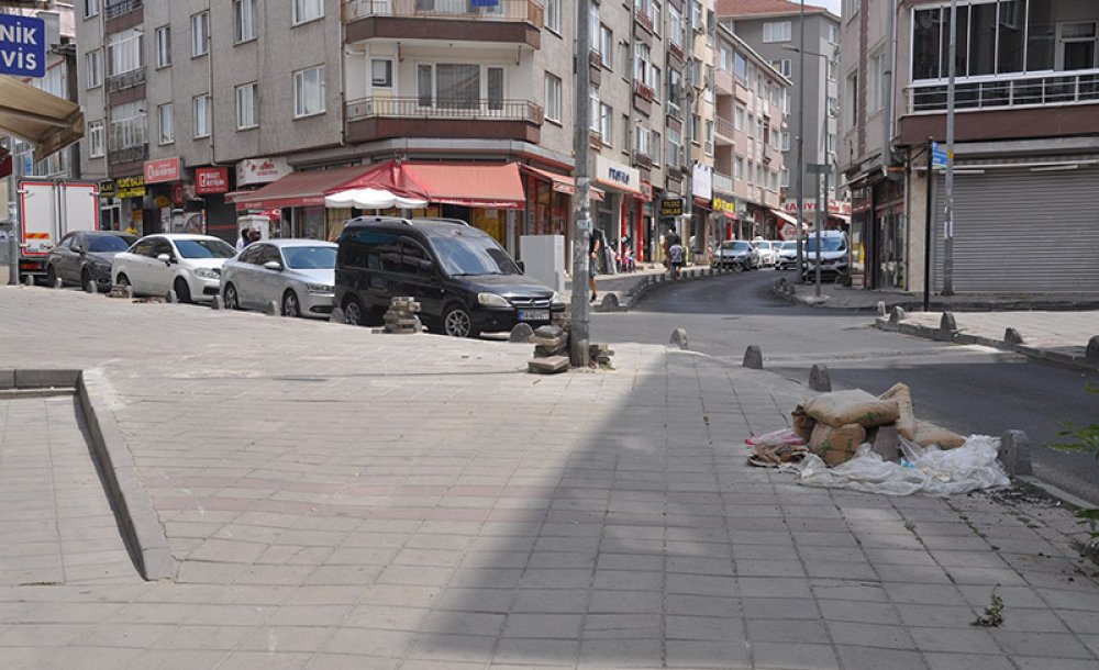 Mandıracı Caddesi'nde Kaldırımlara Tepki  