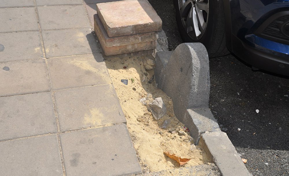 Mandıracı Caddesi'nde Kaldırımlara Tepki  