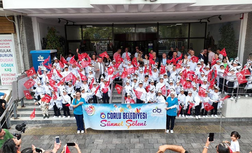 Sünnet Şöleninde Renkli Görüntüler Oluştu 