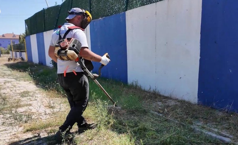 Temizlik Ve İlaçlama Çalışmaları Sürüyor