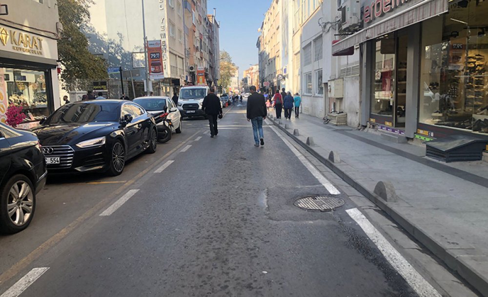 Tören Nedeniyle Cadde Ve Sokaklar Trafiğe Kapatıldı 